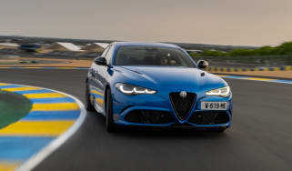 Alfa Romeo Giulia Quadrifoglio - front cornering