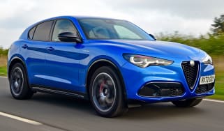 Alfa Romeo Stelvio - front tracking