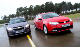 Chevrolet cruze vs MG6 