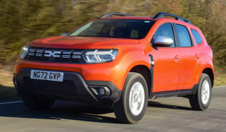 Dacia Duster - front tracking