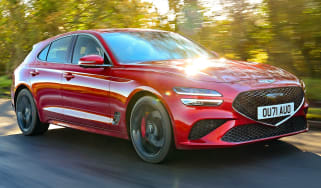 Genesis G70 Shooting Brake - front tracking