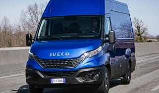 IVECO Daily - front tracking