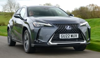 Lexus UX 250h - front tracking